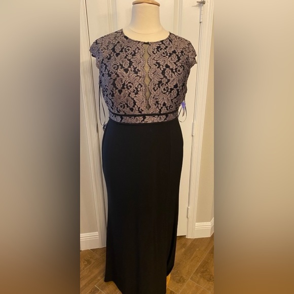 Plus Dress 🖤 - Picture 2 of 7